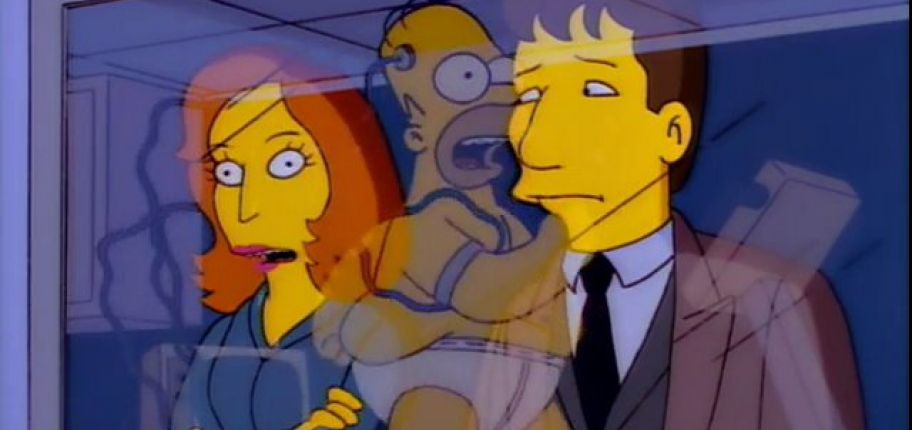 Agent Mulder und Agent Scully führen in der Episode "Die Akte Springfield" mit Homer einen Fitnesstest durch.