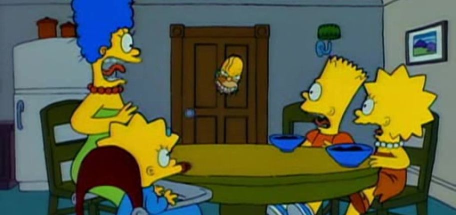 In bester Shining-Manier will der durchgedrehte Homer seine Familie umbringen.