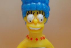 Ü-Ei-Figur Marge Simpson mit Maggie