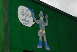 Werbung an der Fassade des Comicbuchhändlers