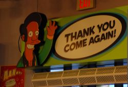 Thank you come again - Am Ausgang des Kwik-E-Marts