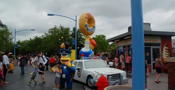 Reges Treiben auf dem Fastfood-Boulevard in Springfield