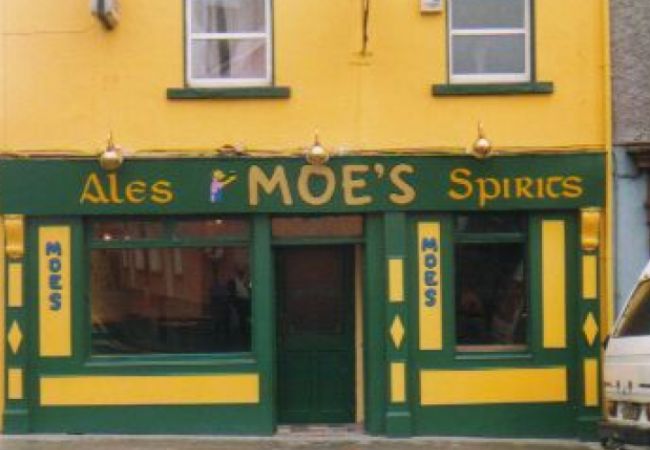 Moes Bar in Ennis