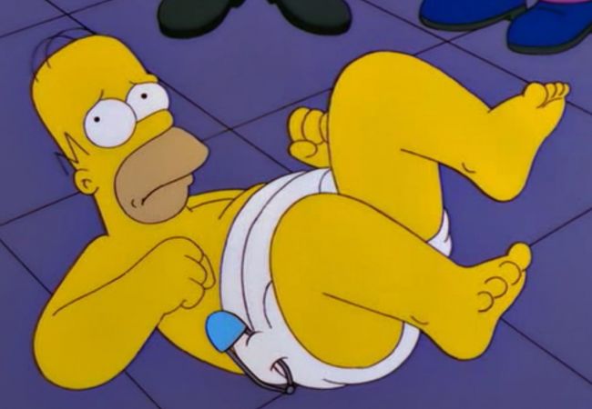 Homer liegt nur mit einer Windel bekleidet auf dem Boden.