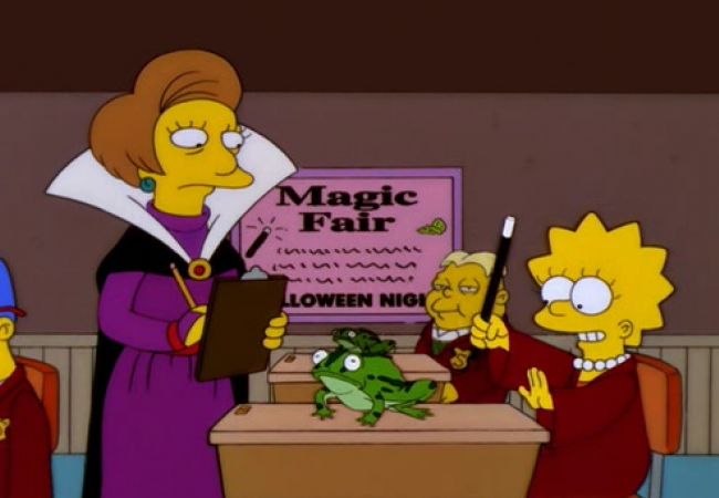 Edna Krabbapel unterricht Lisa in Zauberkunde.