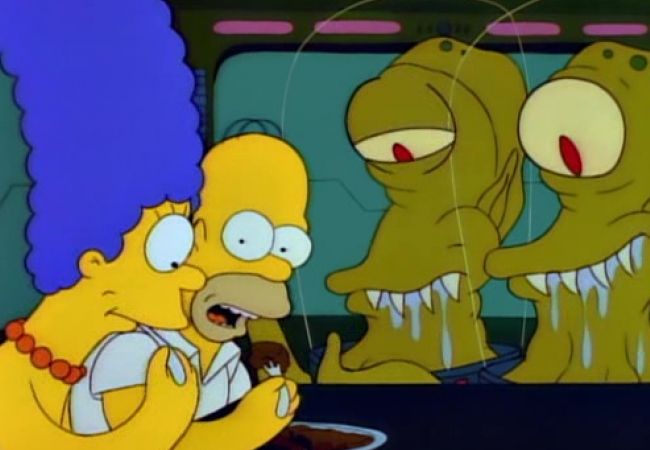 In&nbsp;"Horror frei Haus"&nbsp;entführen Kang&nbsp;und&nbsp;Kodos&nbsp;die&nbsp;Simpsons&nbsp;und&nbsp;wollen&nbsp;sie&nbsp;essen.