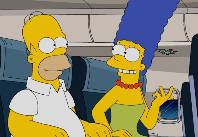 Homer und Marge sitzen im Flugzeug.