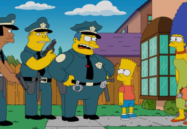 Chief Wiggum bringt Bart nach Hause.