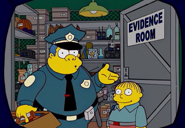 Als Sohn des Springfielder Polizeichefs, darf Ralph sich auch mal was aus dem Beweislager der Polizei aussuchen.