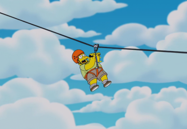Homer fährt an einer Zipline durchs Bild.